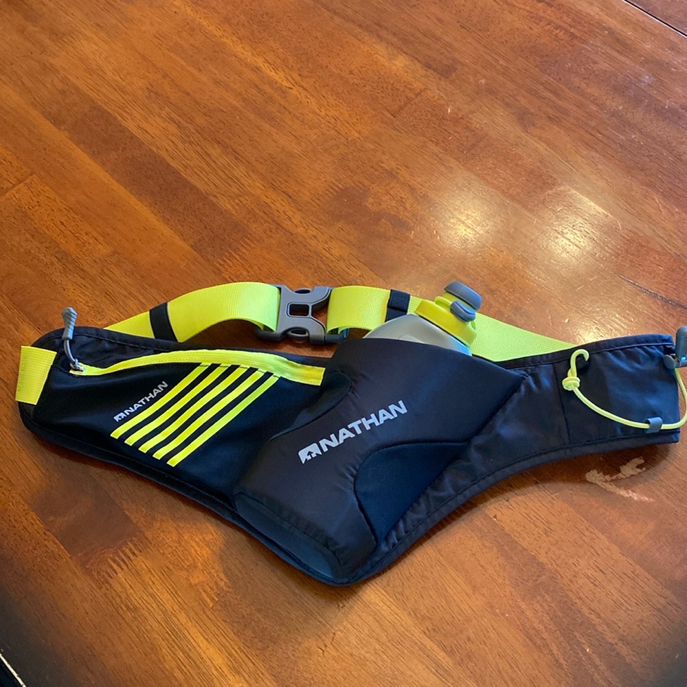 Nathan hydration waist belt